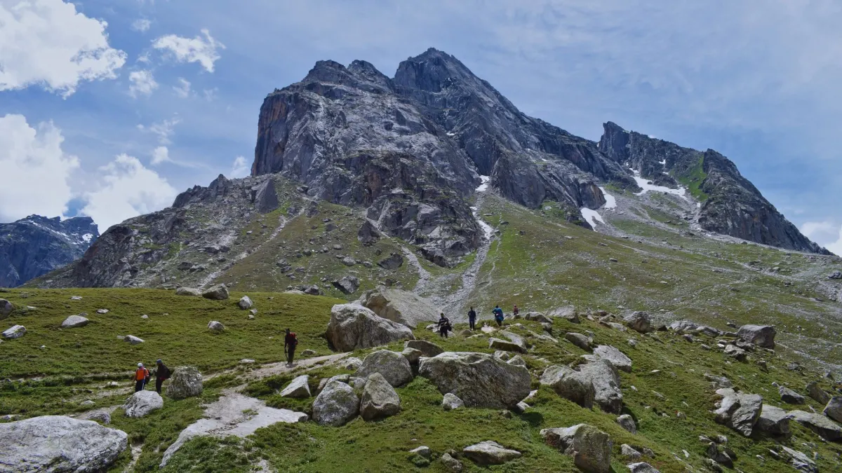 Hampta Pass Trek itinerary image 1